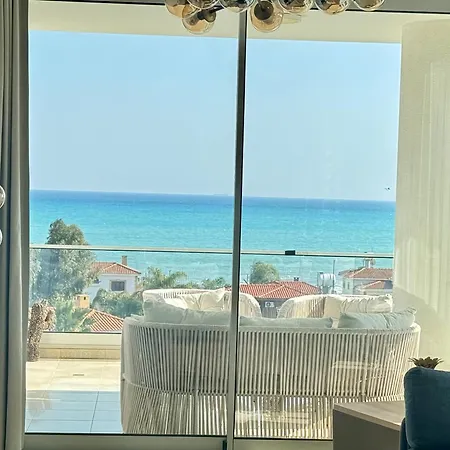 Blue Shades By The Coast Apartment *