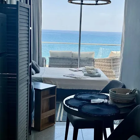 Blue Shades By The Coast Appartement *