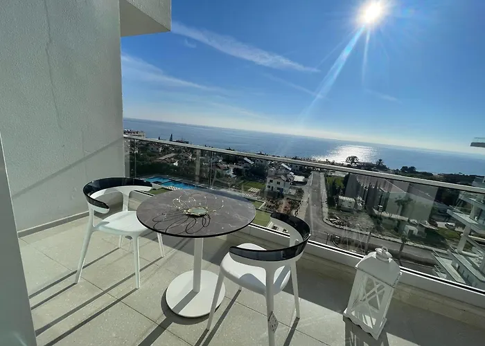 Sea View By The Coast Apartmán