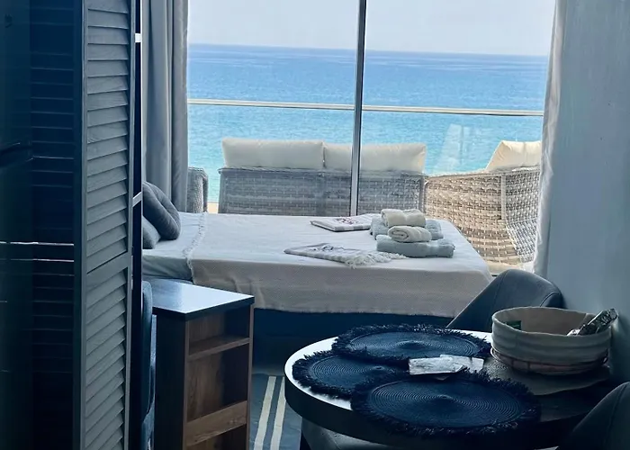 Sea View By The Coast Apartmán *